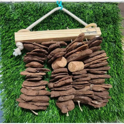 Brinquedo Enriquecimento Ambiental Casca Pinus para Calopsitas | Caprioli Shop brinquedo e acessórios pássaros