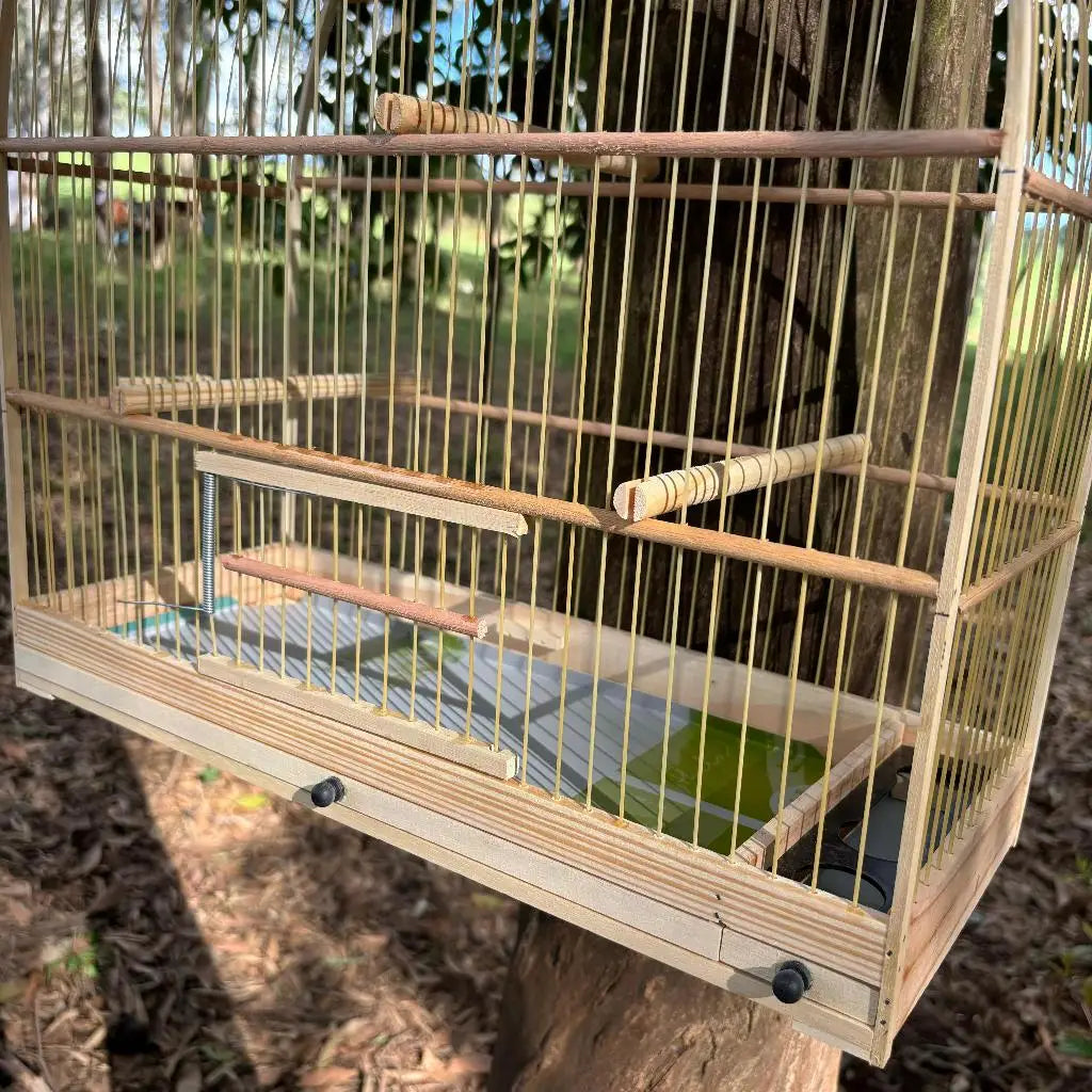 Gaiola de Madeira para Pássaros - com Base em Fibra | Caprili Shop - Gaiolas e Ninhos